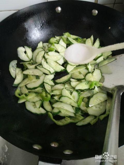 王瓜能做菜吃吗视频讲解,家常美味，营养满分