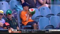 足球解说员吃瓜视频,揭秘场外风云与趣味瞬间