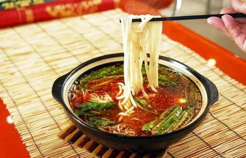 播放胡小瓜吃米线视频,趣味横生美食之旅