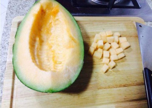 在家吃哈密瓜的做法视频,哈密瓜轻松烹饪教程