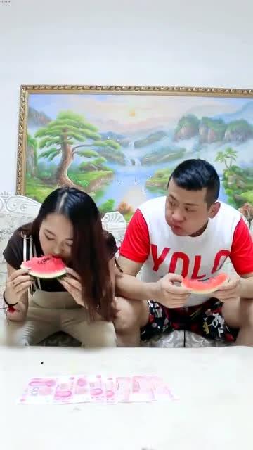 比赛吃瓜谁赢了视频在线观看,究竟谁笑到最后？精彩瞬间在线回顾